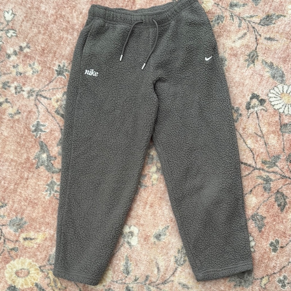 Nike Women’s Gray Fleece Pants